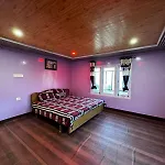 Shiva Cafe And Stays